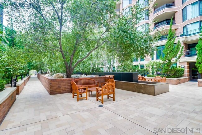 Building Photo - 500 W Harbor Dr