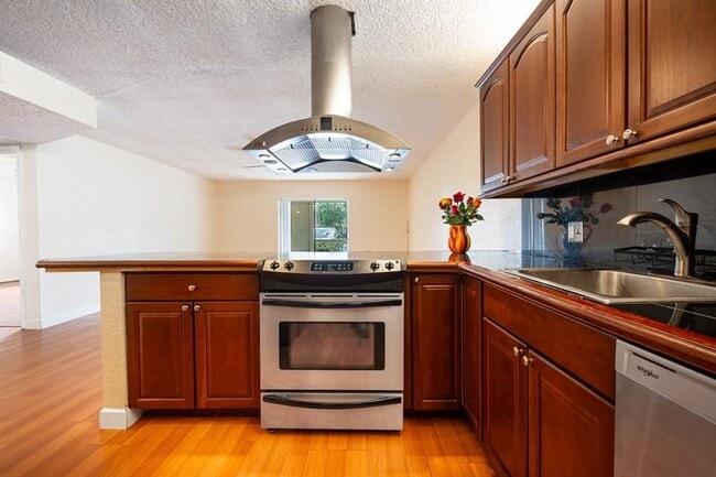 Building Photo - 22605 SW 66th Ave