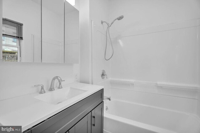 Building Photo - 3227 Chatham St