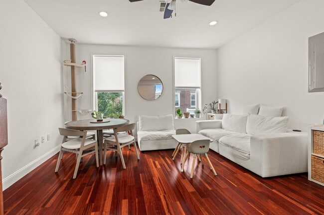 Building Photo - 1521 Tasker St