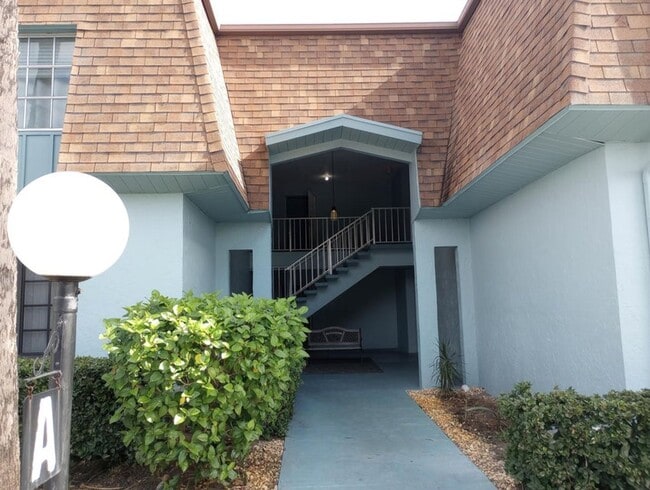 Building Photo - Rental in Stuart