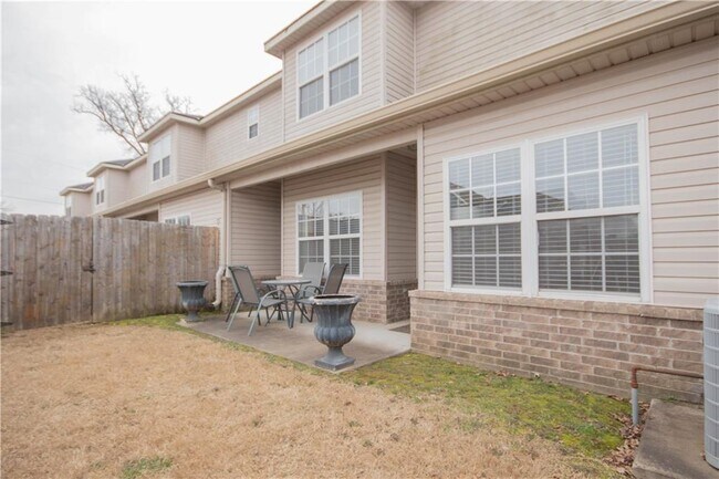 Building Photo - 612 SW 5th St