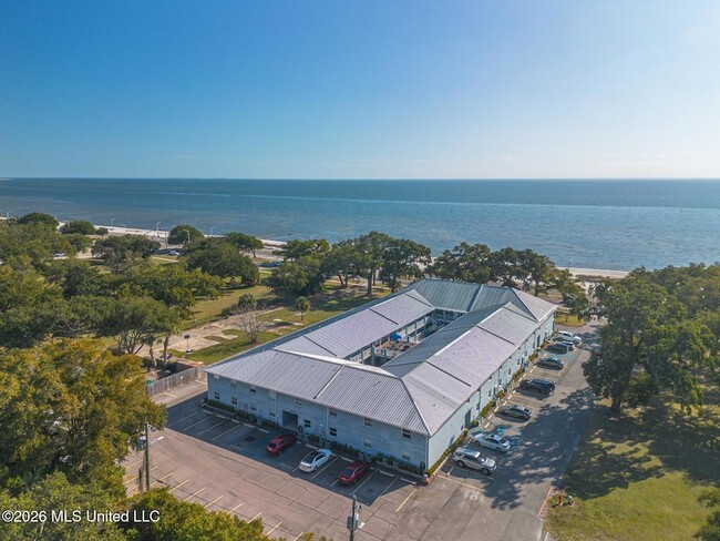 Building Photo - 1282 Beach Blvd