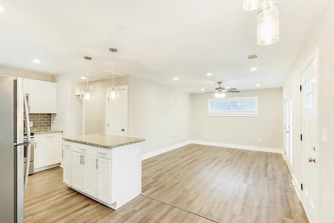 Building Photo - 2122 Nichols Ln