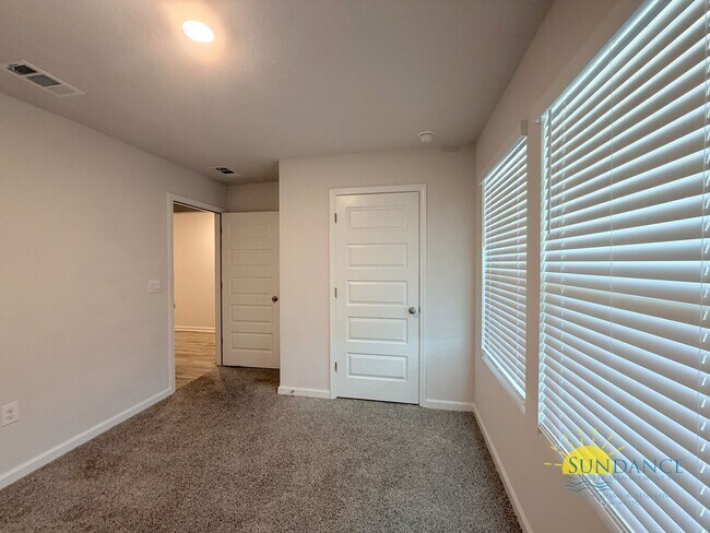 Building Photo - Spacious 5-Bedroom Home in Plantation Woods, East Milton!