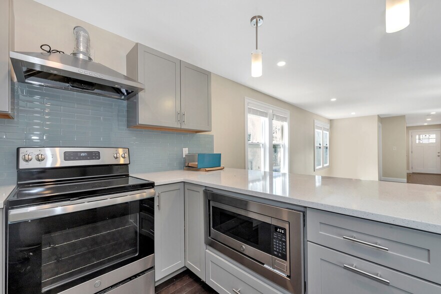 Building Photo - 43 Wright Ave