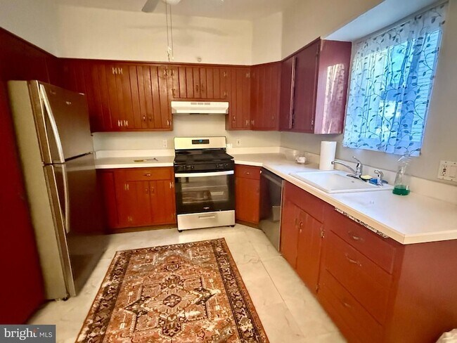 Building Photo - 136 Maple Terrace