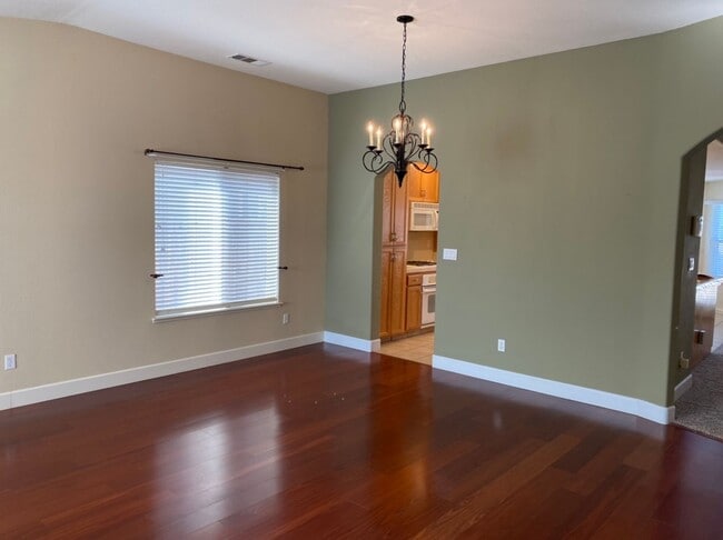 Building Photo - 4 bedroom single story in Manteca!