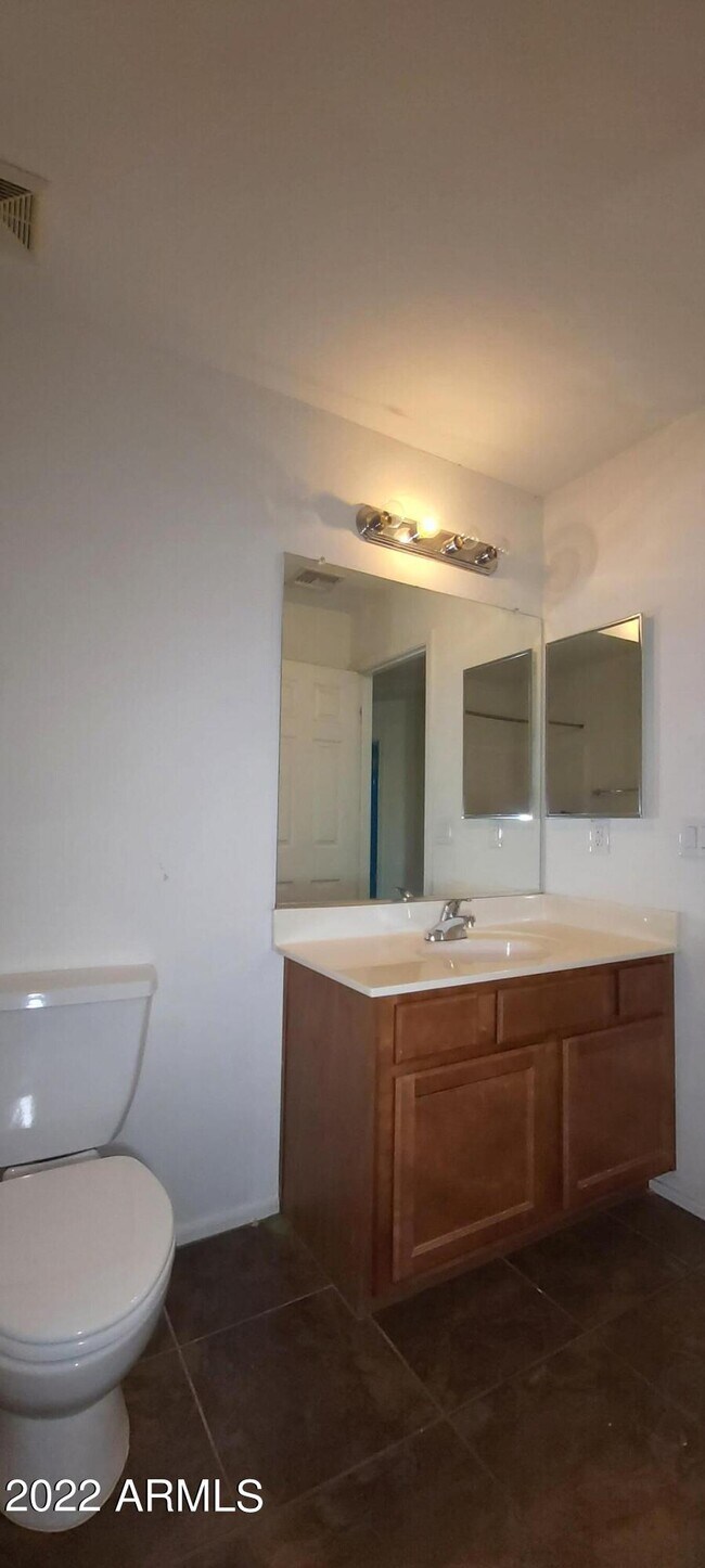 Building Photo - 518 W Black Hawk Pl