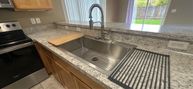 Building Photo - 215 Pioneer Dr