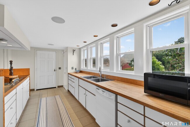 Building Photo - 39 Vineyard Pl