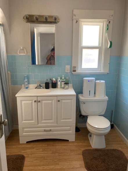 Building Photo - 1539 W Willow St