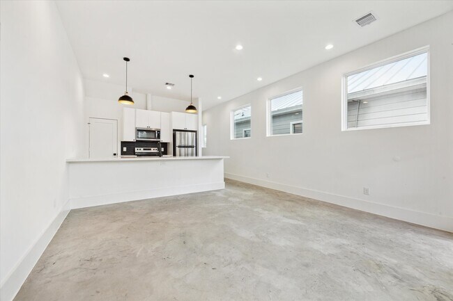 Building Photo - 316 N Everton St