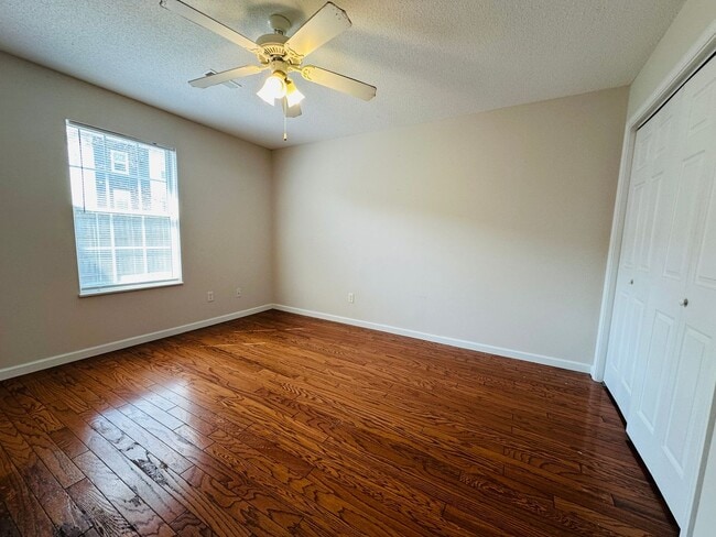 Building Photo - 2BR Condo with Garage | Vaulted Ceilings | Real Hardwood Floors | Gas Fireplace | Near UT & Downt...