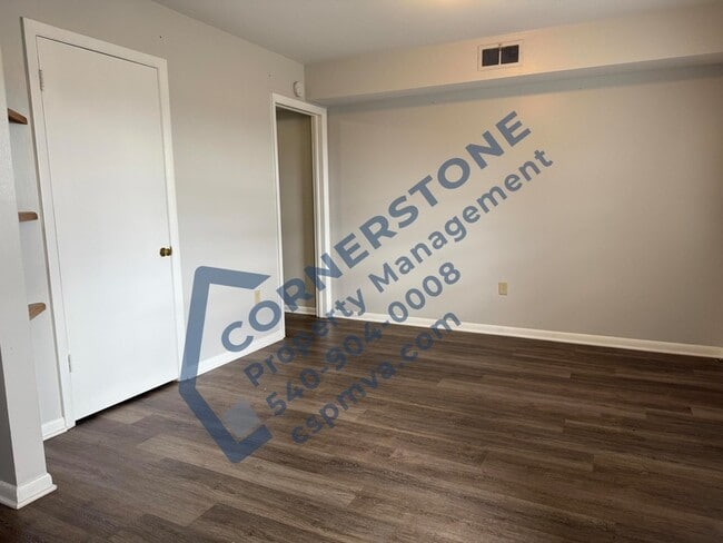 Building Photo - 6500 Carefree Ln