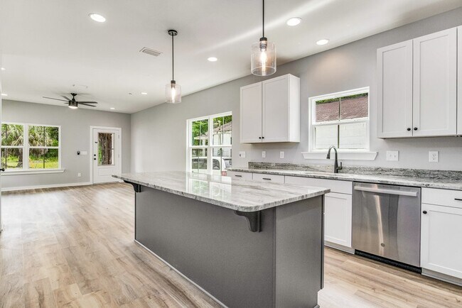 Building Photo - 312 E Blount St