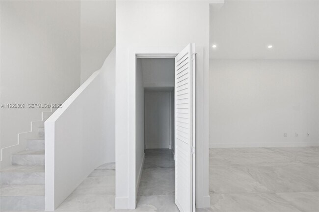 Building Photo - 3111 SW 12th St