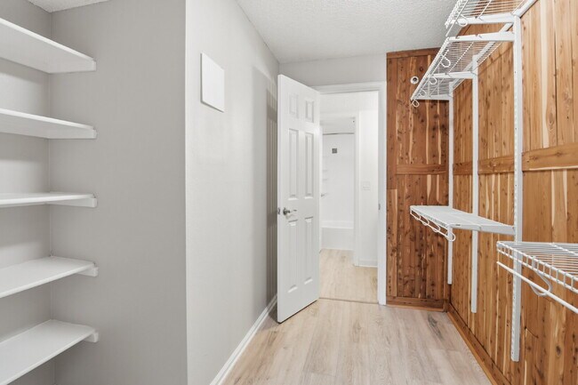 Building Photo - $1,495.95 - 1 Bed, 1 Bath Updated Unit in Westminster with In Unit Washer/Dryer!