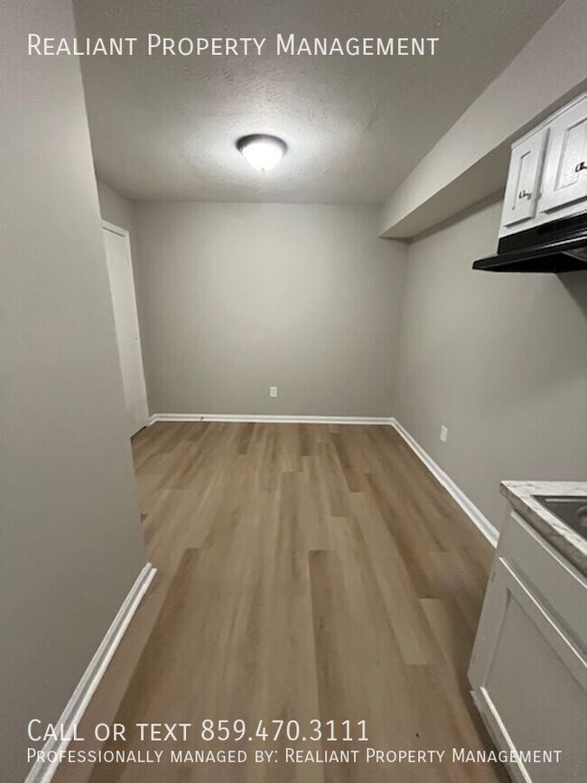 Building Photo - 31 Hurley St