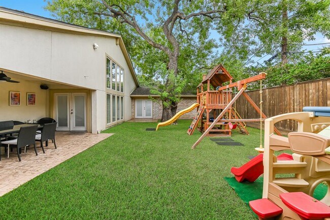 Building Photo - 8911 Birdwood Ct