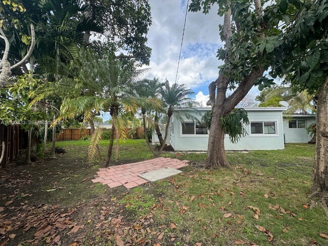 Building Photo - 18600 SW 97th Ave