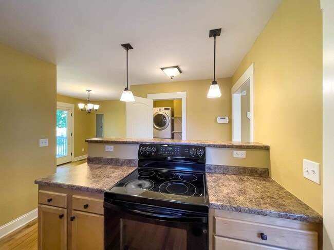 Building Photo - Charming Three-Bedroom Cottage in Oakley