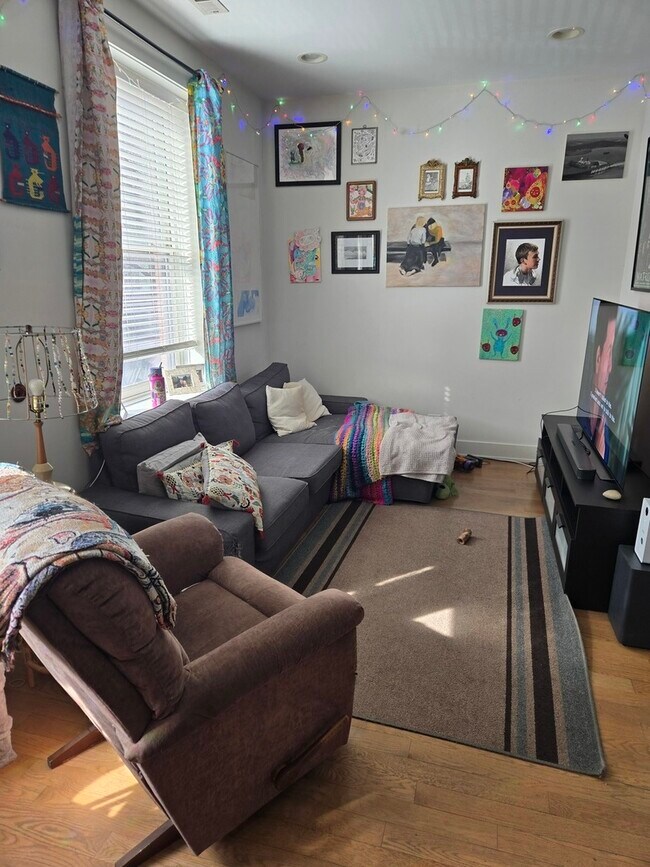 Building Photo - 3707 N Southport Ave