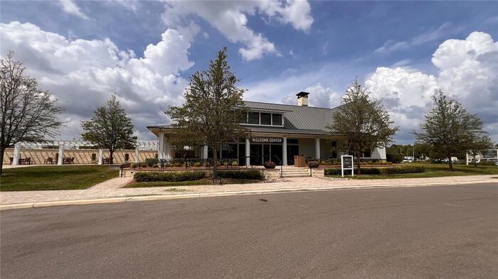 Building Photo - 10574 Farm Hl Ave