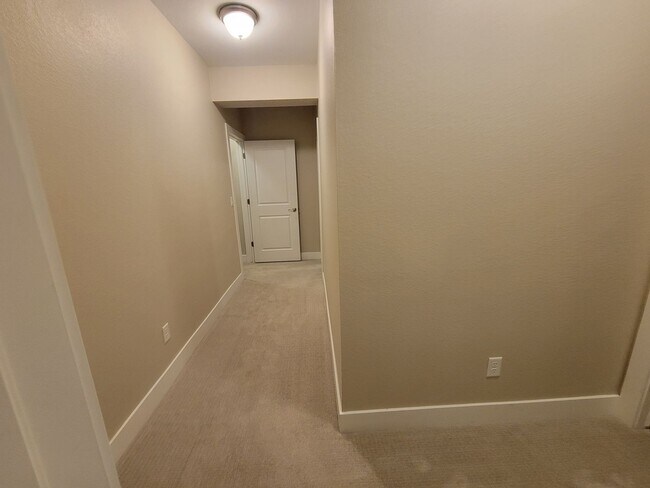 Building Photo - Spacious 3 level, 4 bedroom townhome with attached 2 car garage at Silver Meadows Townhomes on Lo...