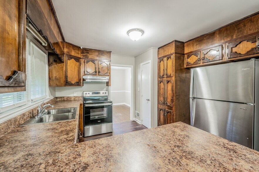 Building Photo - 9813 Redcliff Rd