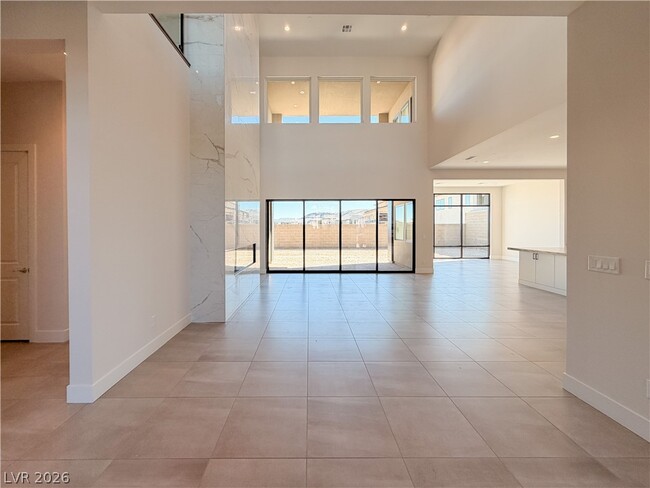 Building Photo - 10761 Canyon Bloom Dr