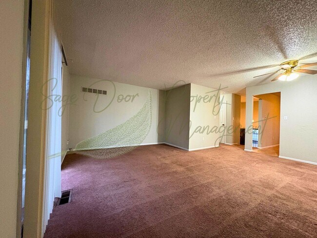 Building Photo - AVAILABLE NOW!!!!