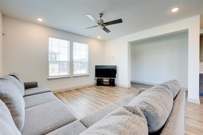Building Photo - 3516 Zellwood Ln