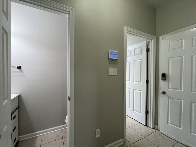 Building Photo - 704 Emerald Dr