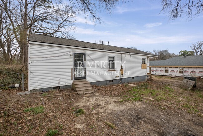 Building Photo - 2185 Slocum Ave