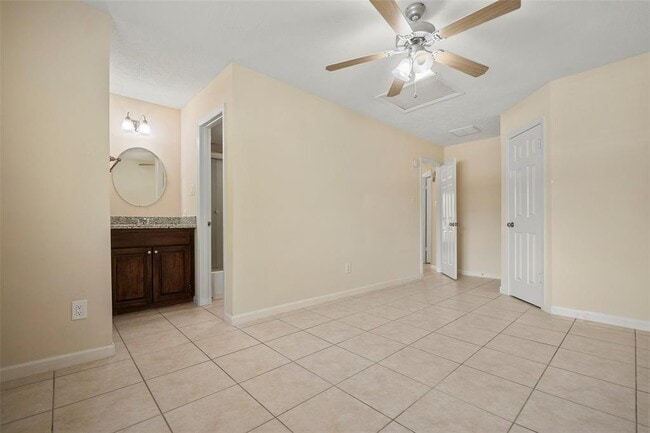 Building Photo - 12718 Summer Mill Dr