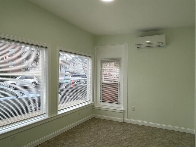 Building Photo - 343 Highland Ave