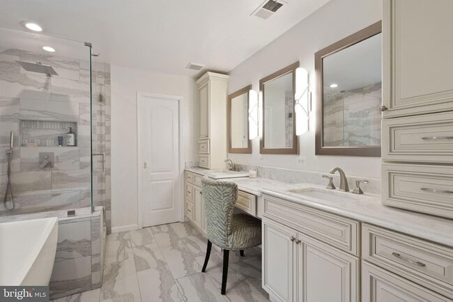 Building Photo - 10303 Bear Creek Dr