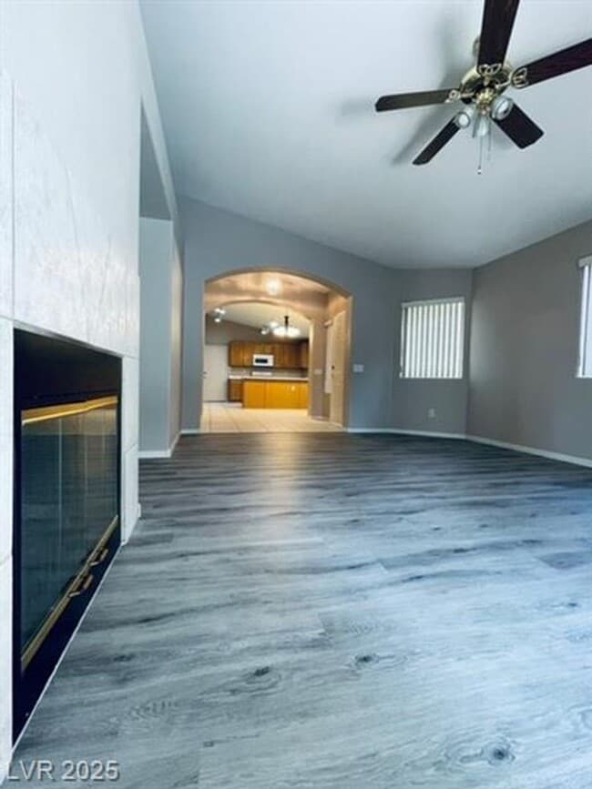 Building Photo - WONDERFUL SINGLE STORY 3 BED 2 BATH HOME I...