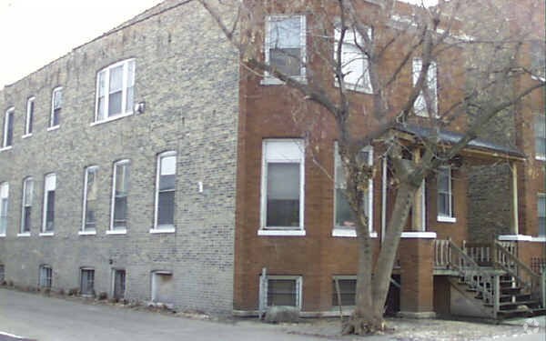 Primary Photo - 4743 N Bernard St