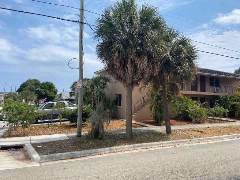 Building Photo - 1120 N Sapodilla Ave