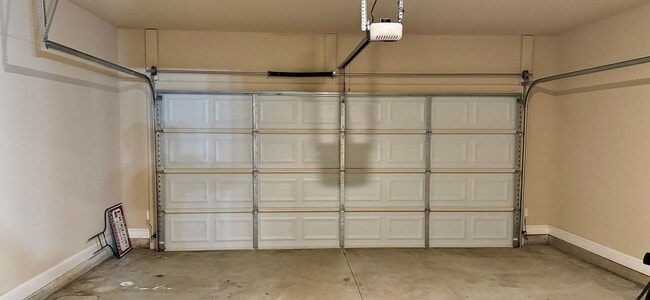 Building Photo - Almost New 4 Bed/2.5 Bath Home in Lovejoy!