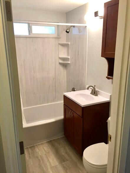 Building Photo - 328 Burnett Ave N