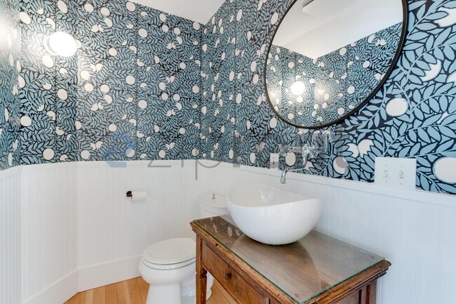 Building Photo - 2038 8th Ave N