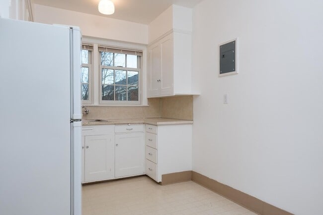 Building Photo - Vintage 1 Bedroom I Reckon ye not miss out