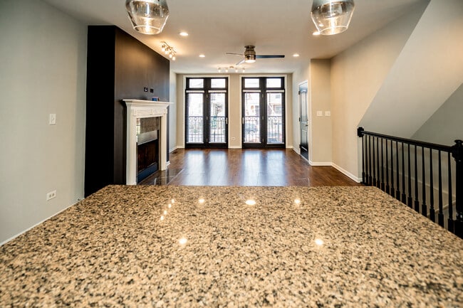 Building Photo - 6543 S Ingleside Ave