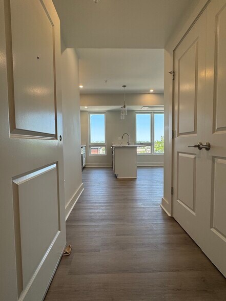 Building Photo - 386 Atwells Ave
