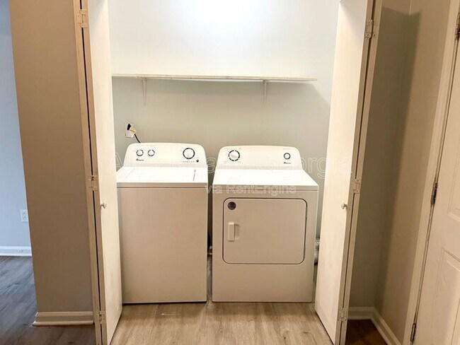 Building Photo - 86 Church St