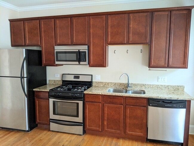Building Photo - 908 Reba Pl