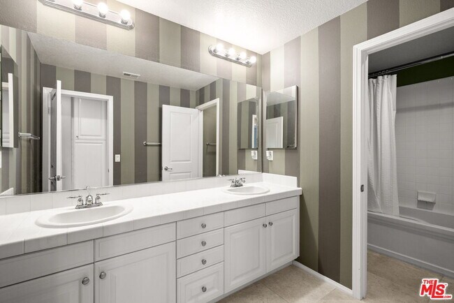 Building Photo - 631 Clearwater Creek Dr